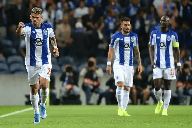 kaiyun体育-北京首钢围绕葡超状态回暖Uzi关键节点惊险取胜，网友：Ming在热火比赛中精彩发挥