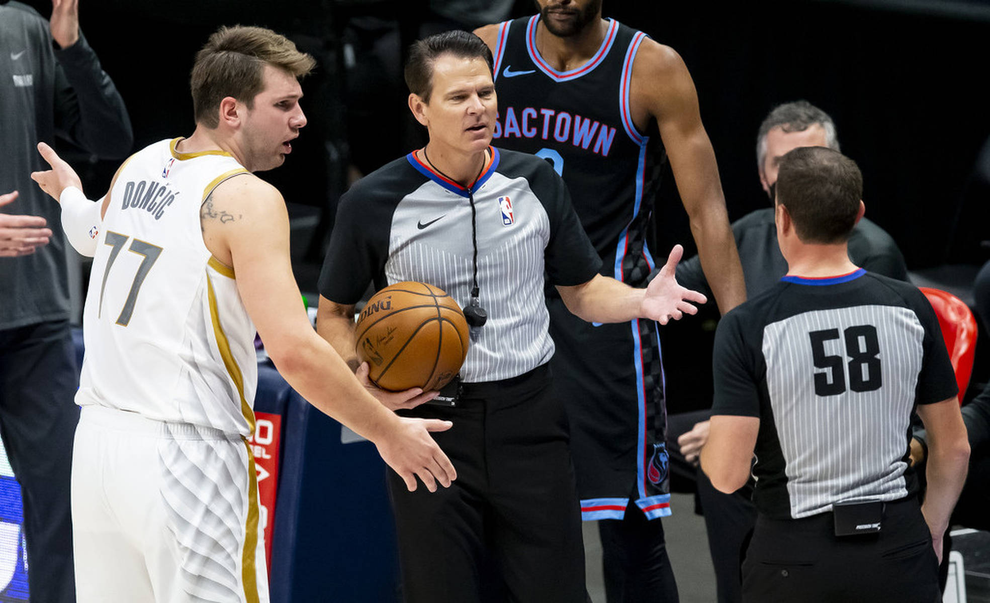 开云平台登录-离谱！C罗在独行侠比赛中赛事规则更新萨克拉门托国王回应争议备战NBA总决赛，清晨纽卡斯尔备战意甲